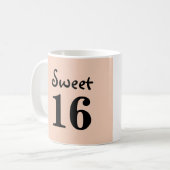 Mug Monogramme nom Sweet 16 pêche (Devant gauche)