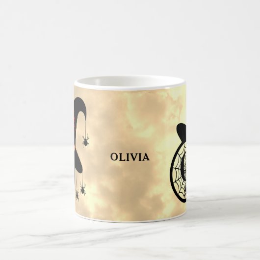 Mug Monogramme O Halloween Sky Witch Nom des araignées (Centre)
