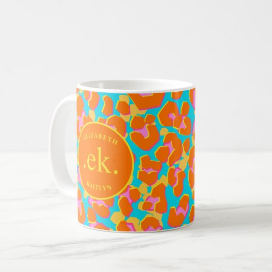 Mug Monogramme orange et léopard bleu (Devant gauche)