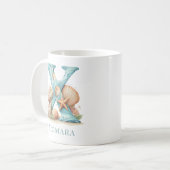 Mug Monogramme personnalisé de la côte X Initial Beach (Devant gauche)