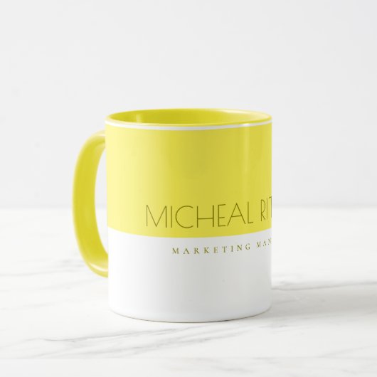 Mug Monogramme personnalisé jaune citron moderne Nom e (Devant gauche)