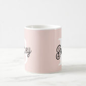 Mug Monogramme Personnalisé Moderne et Nom Rose Pâle (Centre)