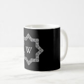 Mug Monogramme Personnalisé Noir & Blanc Design (Devant droit)