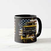 Mug Monogramme Ramasser Camion Drapeau Grunge (Devant droit)