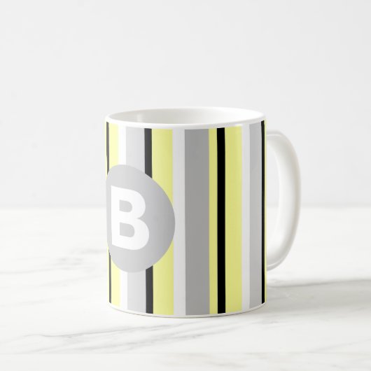 Mug Monogramme rayé jaune et gris élégant (Devant droit)