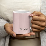 Mug Monogramme rose et nom personnalisé | Personnalisé<br><div class="desc">Ajoutez une touche d'élégance à vos effets personnels avec ce design Monogram personnalisé rose & nom. Doté d'un arrière - plan rose doux et d'un nom ou d'initiales personnalisables, ce design est parfait pour présenter votre style unique. Idéal pour des cadeaux ou un usage personnel, il est polyvalent et intemporel....</div>