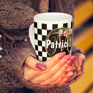 Mug monogramme rose floral noir et blanc en damier
