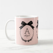 Mug Monogramme Rose Pâle Nœud Noir Chic Initial Modern (Gauche)