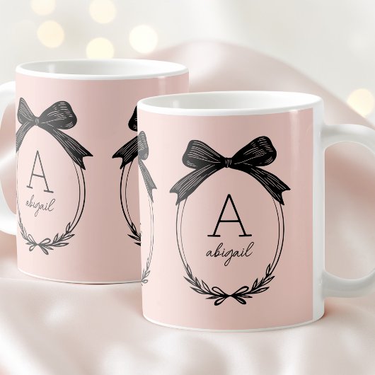 Mug Monogramme Rose Pâle Nœud Noir Chic Initial Modern