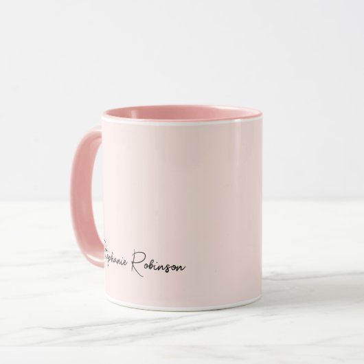 Mug Monogramme rose vif moderne Nom Signature Script (Devant gauche)