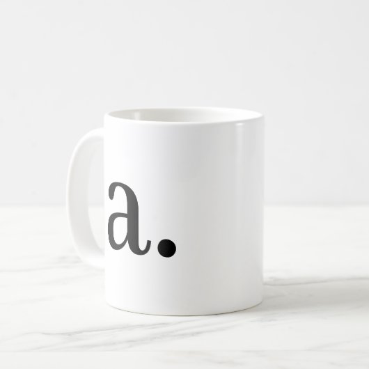 Mug Monogramme | Simple Elegant Noir Blanc Nom initial (Devant gauche)
