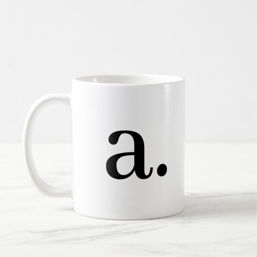 Mug Monogramme | Simple Elegant Noir Blanc Nom initial (Gauche)
