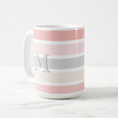 Mug Monogramme sur les rayures de crème rose moderne (Devant gauche)