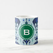 Mug Monogramme tribal de motif d'ikat vert-bleu (Centre)