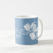 Mug Monogramme Tulipes blanches sur Bleu pourri (Devant droit)