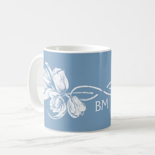 Mug Monogramme Tulipes blanches sur Bleu pourri (Devant gauche)
