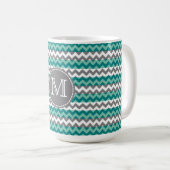 Mug Monogramme Turquoise et Grey Chevron Zigzag (Devant droit)