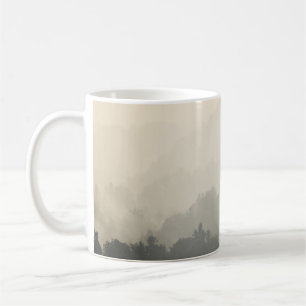 MUG MONTAGNE ENTOURÉE D'ARBRES