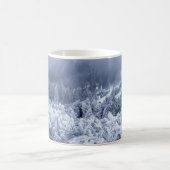 Mug Montagnes d'hiver calmes : Foggy Serenity. (Centre)
