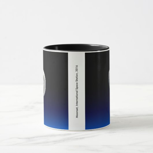 Mug Moonset, Station spatiale internationale, 2016 (Centre)