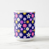 Mug Motif à fleurs de style les années 70 rétro sur bl (Centre)