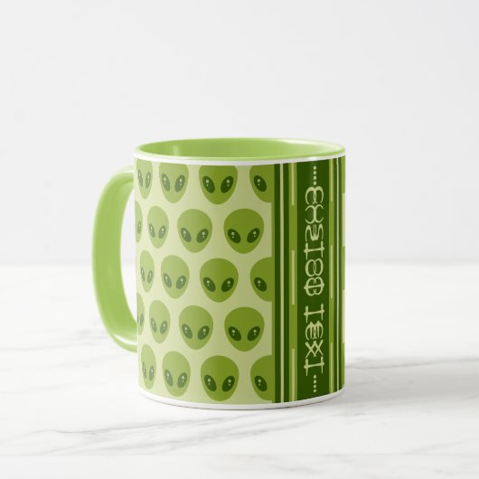 Mug Motif Alien vert mignon avec votre nom dans Glyphe (Devant gauche)