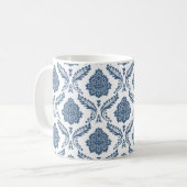 Mug Motif Damassé Rococo Bleu sur Fond Blanc (Devant gauche)