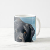 Mug Motif de natation du Labrador noir (Devant droit)