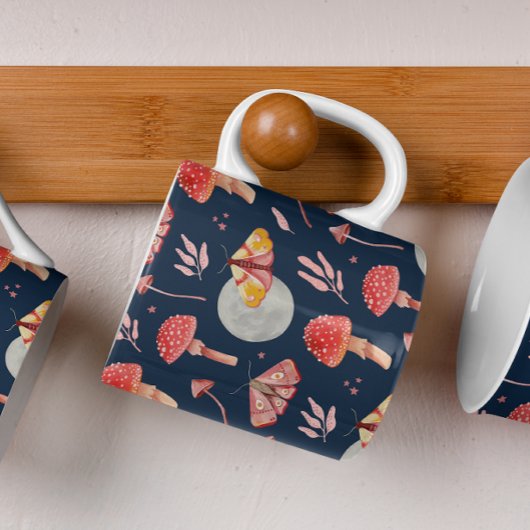 Mug Motif de papillon magique et de champignons. Soiré