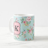 Mug Motif de rose de cru avec le monogramme (Devant gauche)