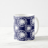 Mug Motif des cercles Shibori bleu et blanc (Devant droit)