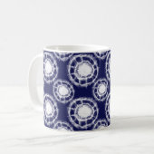 Mug Motif des cercles Shibori bleu et blanc (Devant gauche)