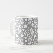 Mug Motif Feuille tombé blanc sur gris (Devant gauche)