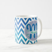 Mug Motif monogramme chevron ombré bleu et vert (Devant droit)