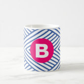 Mug Motif rayé bleu abstrait avec monogramme rose (Centre)