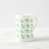 Mug Motif Shamrock vert (Devant droit)