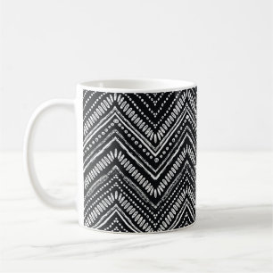 Mug Motif tiré à la main. Zigzag et ligne striée, trib