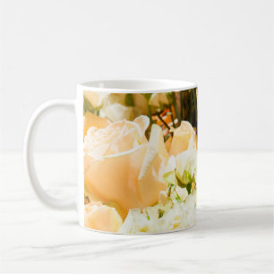 Mug Motif vertical de roses blanches. anniversaire, re