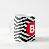 Mug Motif Zig Zag Noir et Blanc Monogramme Rouge (Devant gauche)