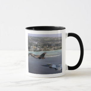 Mug Mouche de combat des Falcons trois F-16 dans la