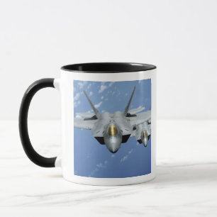 Mug Mouche de deux F-22 Raptors au-dessus de l'océan