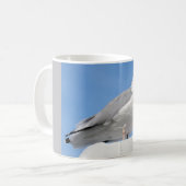 Mug Mouette de hareng fermé perché sur le cabine de ba (Devant gauche)