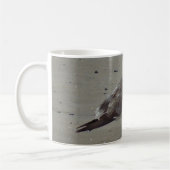 Mug Mouette de mer détendue sur le sable Peint Océan B (Gauche)