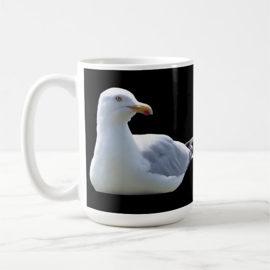 Mug Mouette Relâchée Se Reposant Fond Noir Propre (Gauche)