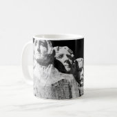 MUG MT. RUSHMORE PENDANT LA JOURNÉE (Devant gauche)