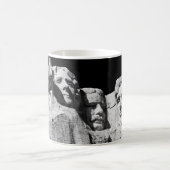MUG MT. RUSHMORE PENDANT LA JOURNÉE (Centre)