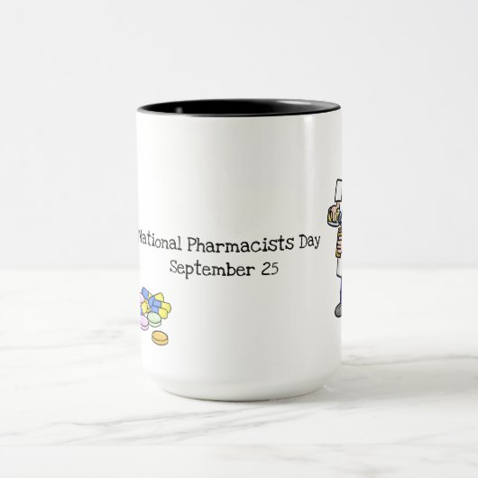 Mug Mug, un pharmacien âgé (Centre)