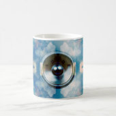 Mug Music speaker and cloudy blue sky (Centre)