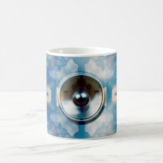 Mug Music speaker and cloudy blue sky (Centre)
