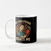 Mug My Girlfriend Beats Me Retro Funny Men Couple Love (Gauche)